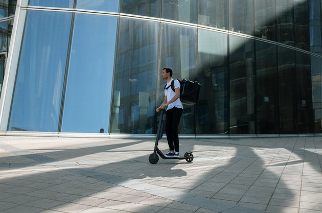 An e scooter can be a very efficient vehicle for city rides