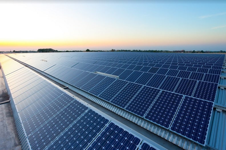 Solar power plant providing clean electricity to the grid