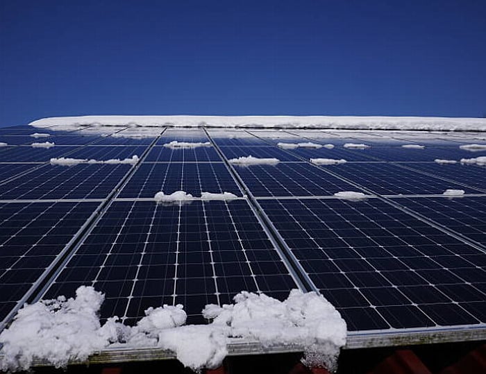 Keep your solar panels clean in the winter too