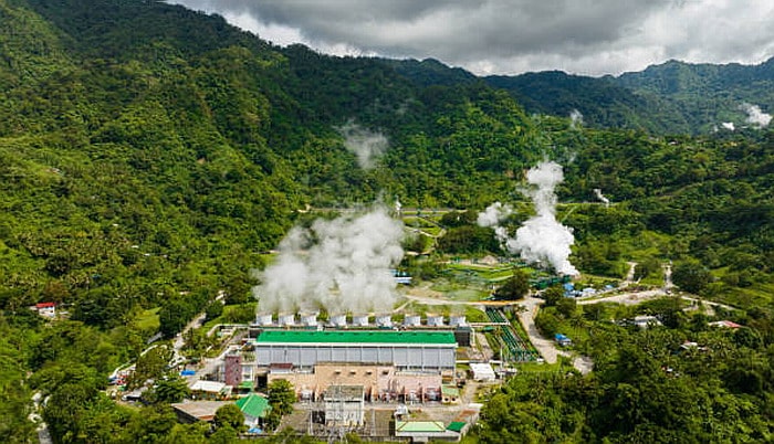 Geothermal power plant in the mountains
